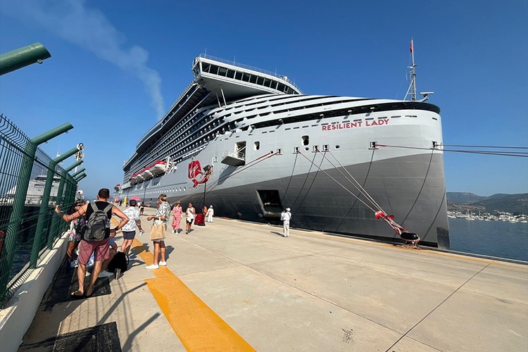 Bodrum'a "Resilient Lady" kruvaziyeriyle 2 bin 572 yolcu geldi