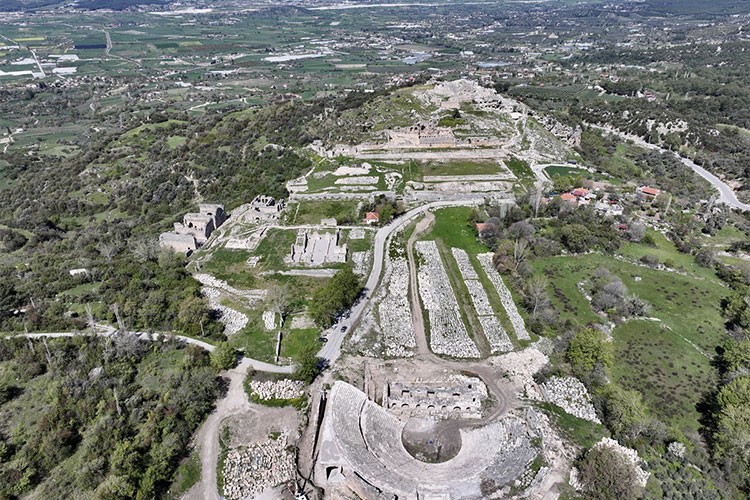 Tlos Antik Kenti'nin tiyatrosu sahne için gün sayıyor