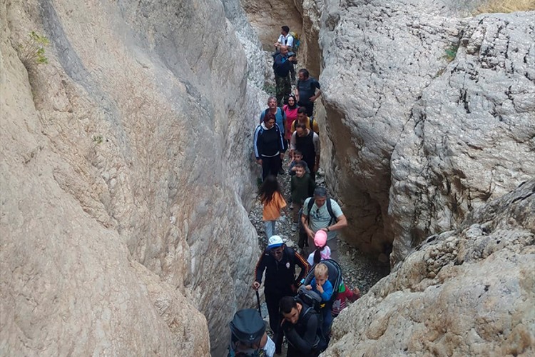 Elazığ'da 300 kişilik grup Saklıkapı Kanyonu'nu ziyaret etti