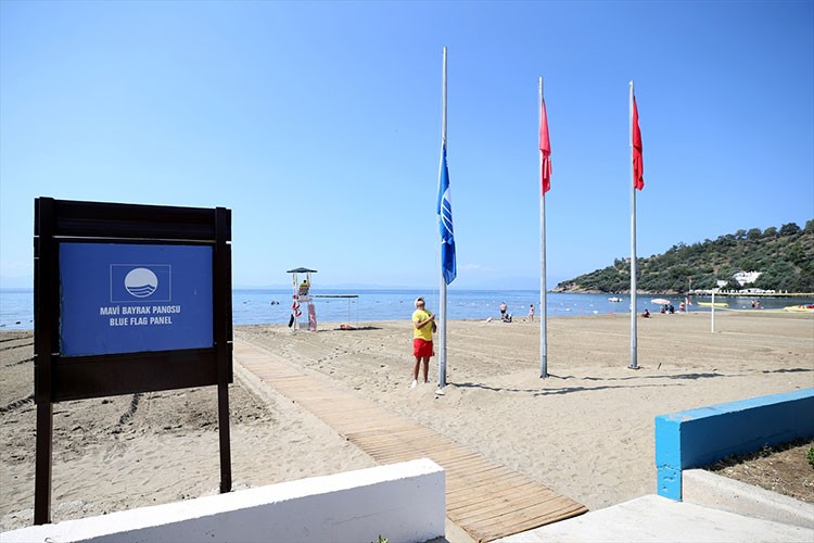 İzmir mavi bayraklı plajlarıyla çevreci turizmde yükseliyor