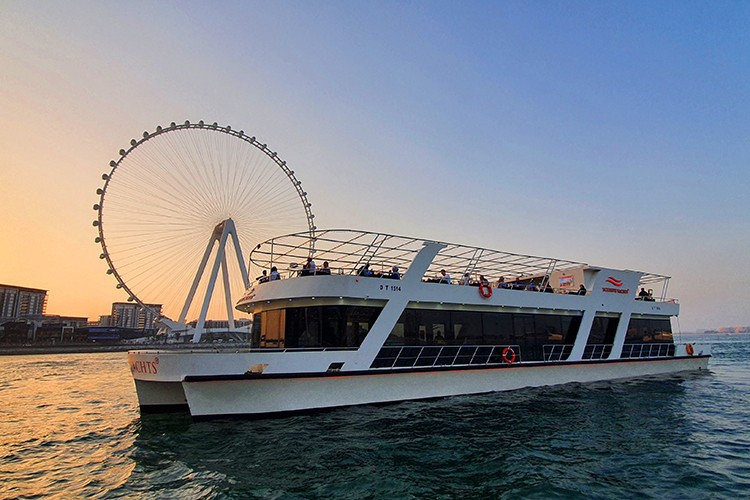 Dubai'ye seyahat edenlere iki unutulmaz deneyim hediye ediyor