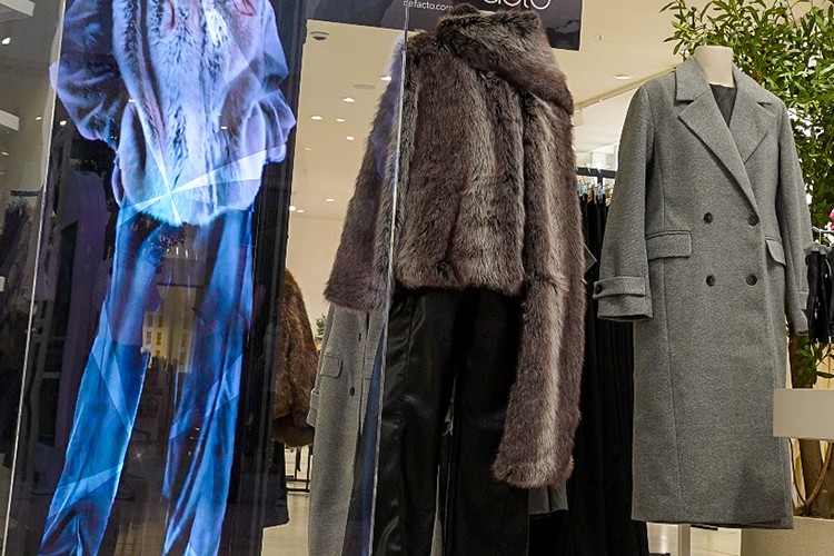 DeFacto, Türkiye'de bir İike imza attı