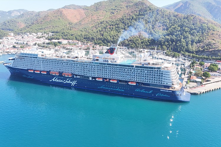 Marmaris'e "Mein Schiff 5" kruvaziyeri ile 2 bin 600 turist geldi