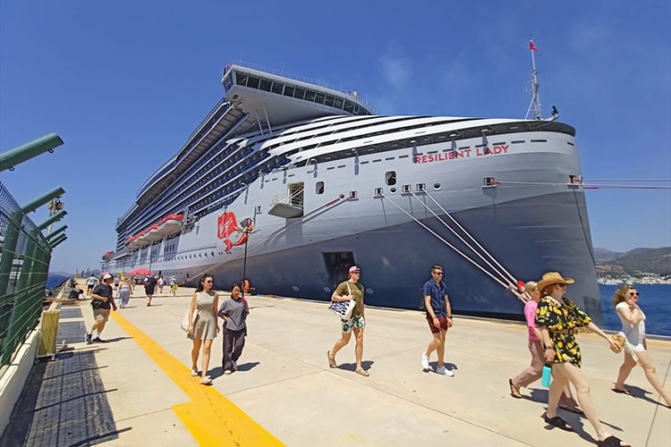 Bodrum'a "Resilient Lady" kruvaziyeriyle 2 bin 606 yolcu geldi
