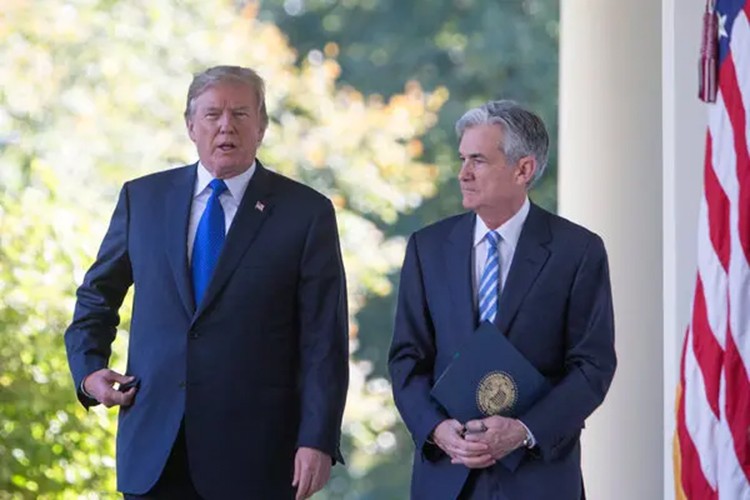 Trump, Fed Başkanı Powell'a dava açabileceğini söyledi