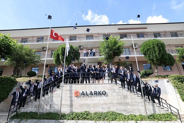 Alarko MBA ve Yenibirlider programları yeni mezunlarını verdi