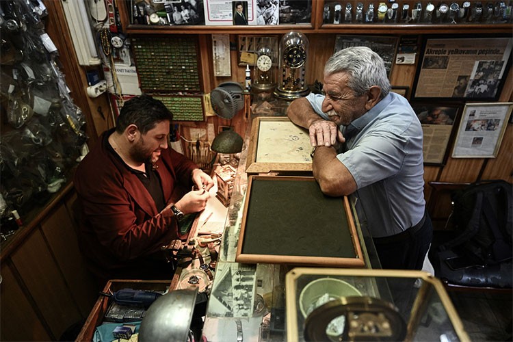 Priştine'den İstanbul'a üç kuşaktır zamanın bekçiliğini yapıyorlar