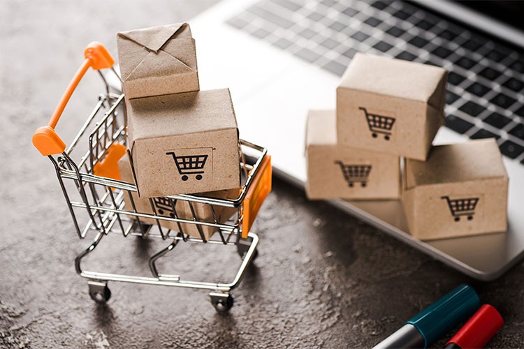 İngiltere'de perakende satışlar beklentilerin üzerinde arttı