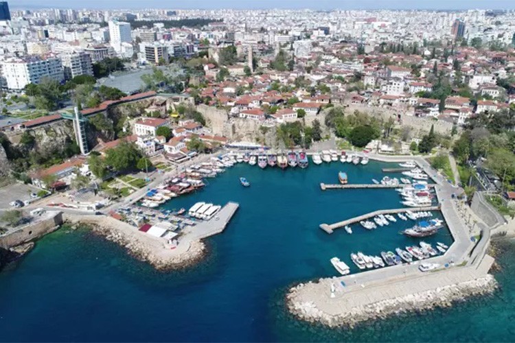 Antalya'ya D 8'den turizm ödülü