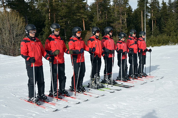 JAK timleri Cıbıltepe'de güvenli kayak tatili için hazır