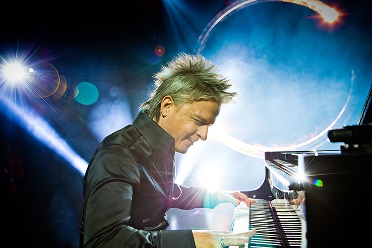 Piu Entertainment'ın 10. Yılı İçin Sahne Alacak