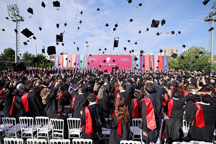 Özyeğin Üniversitesi 14. mezuniyet törenini gerçekleştirdi