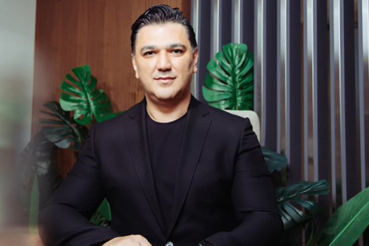 Param, Univera ve Univis'i bünyesine kattı