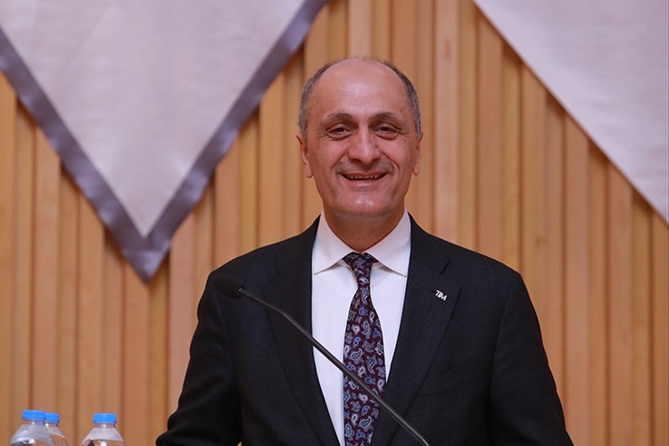 Ayakkabı siparişlerini artırdı