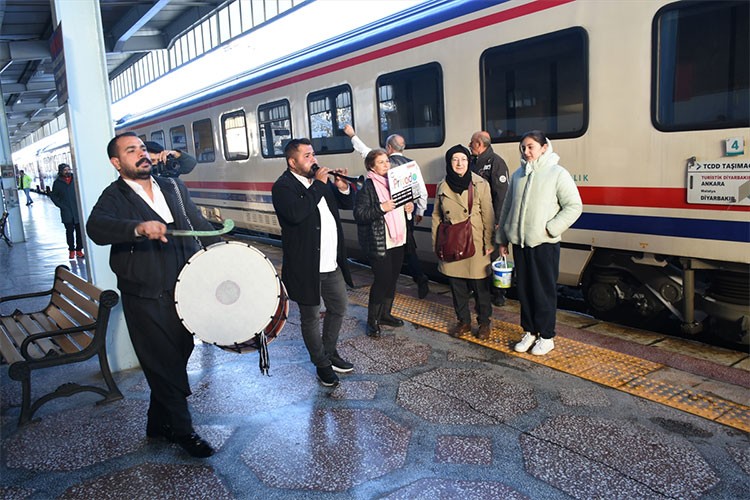 Turistik Diyarbakır Ekspresi'nin yeni sezonda ilk durağı Malatya oldu