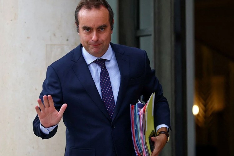 Fitch'in not indirimi Fransa'nın yeni hükümeti üzerinde baskıyı artırıyor