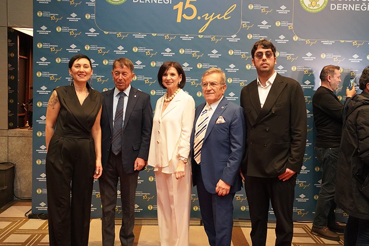 Ünlüler Down Sendromu Derneği'nin 15. yıl galasında buluştu