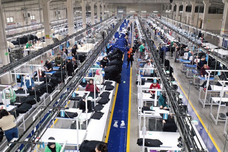 Sanayi, inşaat ve ticaret sektörlerinde istihdam arttı