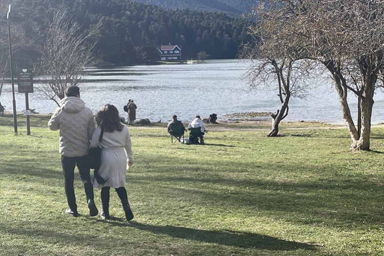 Gölcük Tabiat Parkı hafta sonu günübirlik tatilcilerle doldu