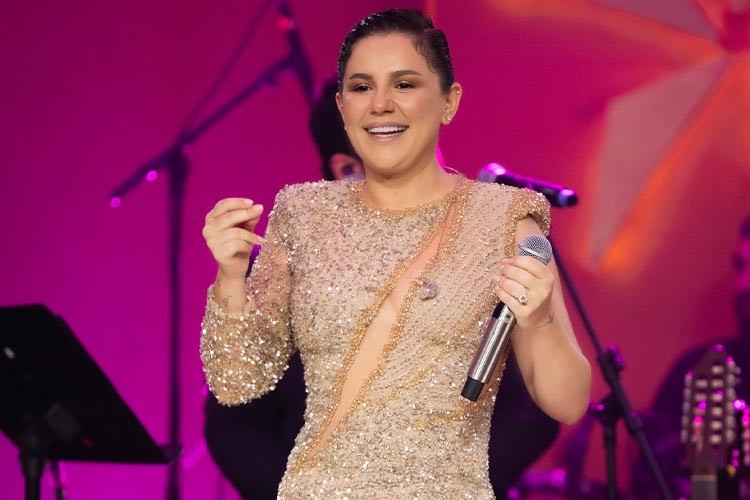 Merve Özbey'le coşkulu bayram