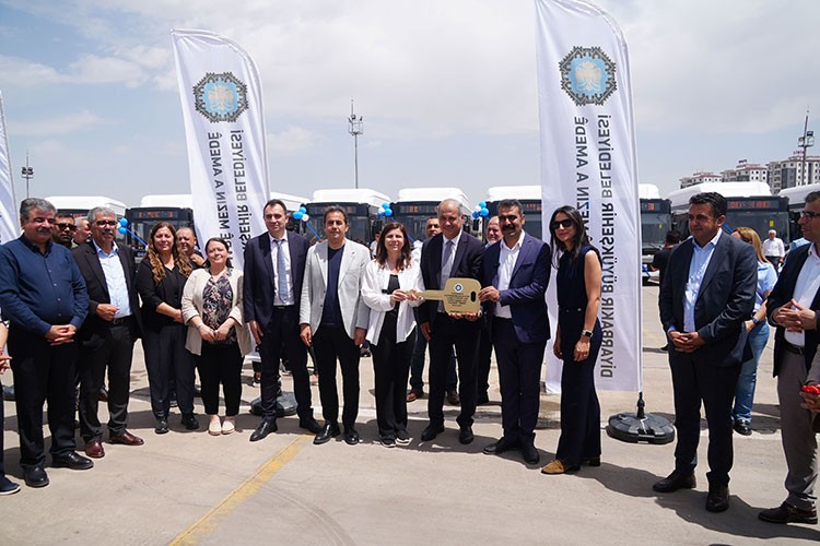 Diyarbakır Büyükşehir Belediyesi Isuzu CNG Otobüslerle Tanıştı