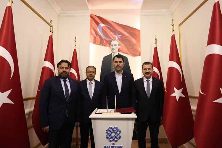 "Devlet 650 bin konutu da bitirip milletine sunacak"