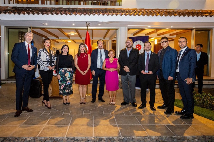 Türk iş insanları El Salvador'u ziyaret etti