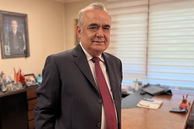 "Elektrik şebekelerimizi verimli ve rasyonel hale getirmeliyiz"