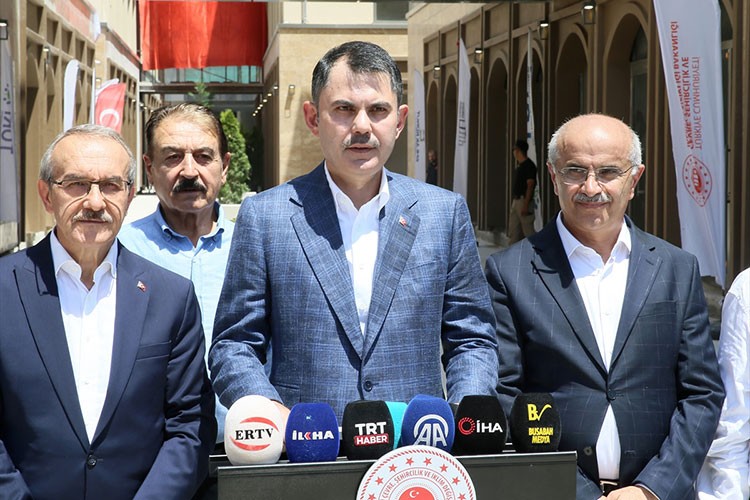 "Şu anda deprem bölgesinde günde 550 konut yapıyoruz"