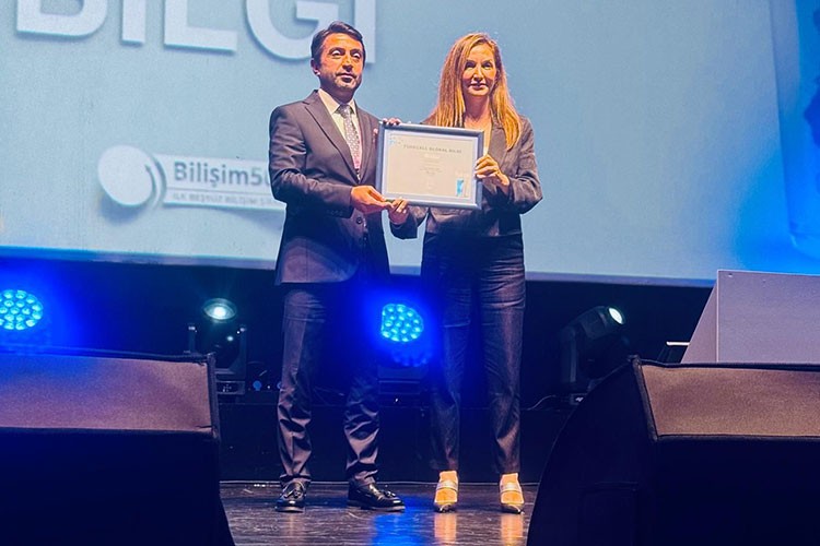 Çeyrek asırlık tecrübesiyle 'Bilişim 500'de zirvede