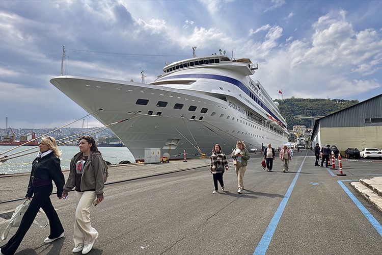 Astoria Grande 856 yolcusuyla Trabzon'da