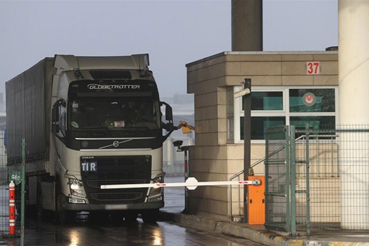 Türkiye-Azerbaycan transit geçiş belgesi kotası 100 bine yükseltildi