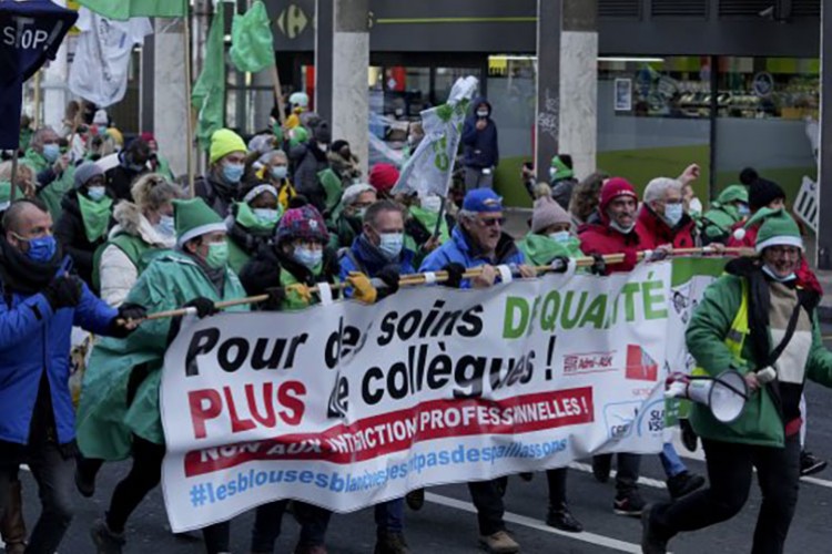 Brüksel'de sağlık sektörü çalışanlarından protesto