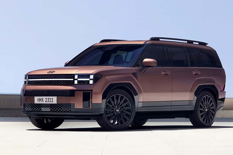 Hyundai'nin Santa Fe modeli satışa sunuldu