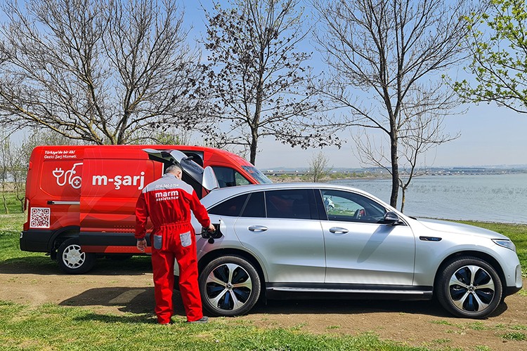 Gezici şarj hizmeti sunuyor