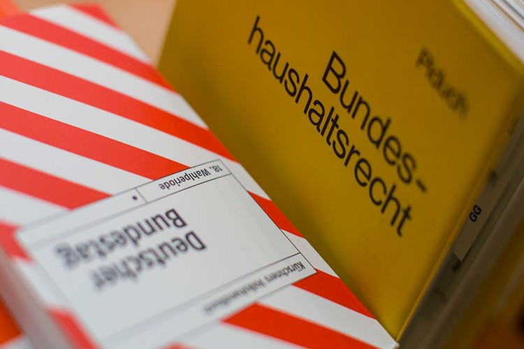 Almanya'da bütçe krizi derinleşiyor