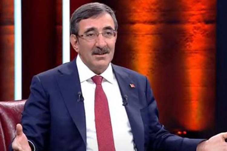 Amaç hem enflasyonu düşürmek hem büyümeyi sürdürmek