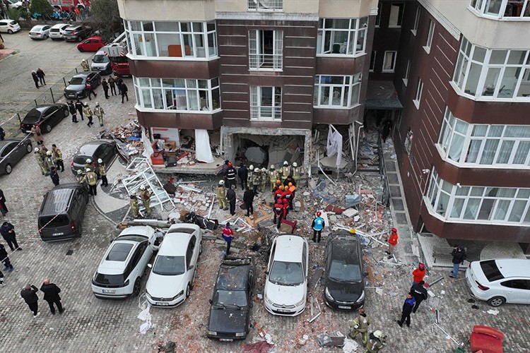 Beylikdüzü'nde doğal gaz patlaması: 1 ölü, 3 yaralı