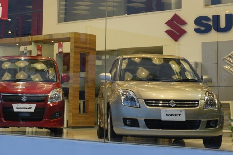 Pakistan'da motosiklet ve otomobil üretimini durdurdu