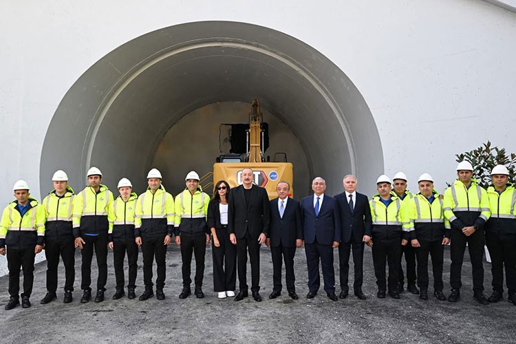 Murovdağ Tüneli'nde ilk ışık göründü