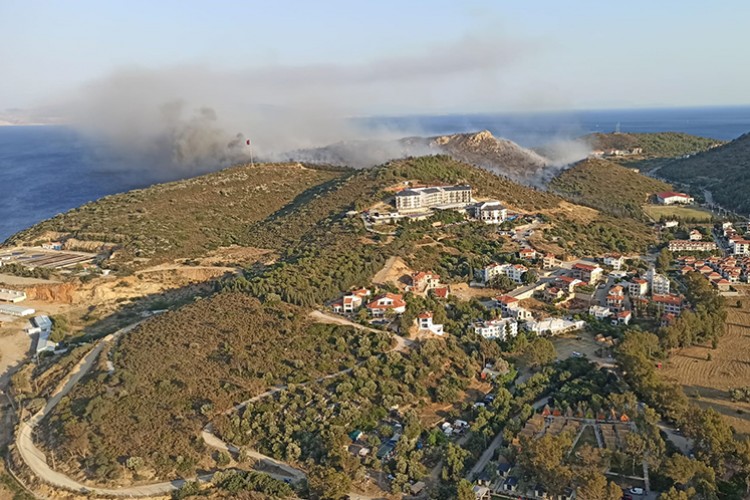 Datça'da makilik alanda yangın başladı