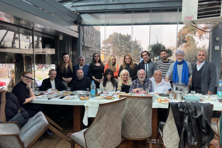 ÜNLÜLER YENİ KANAL KAHVALTISINDA BULUŞTU