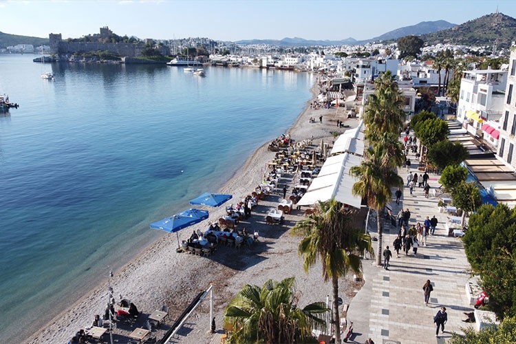 Bodrum ve Marmaris sahillerinde yoğunluk yaşandı