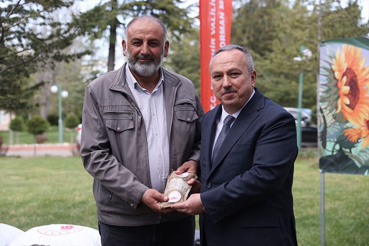 Nevşehir'de çiftçilere kuru fasulye tohumu dağıtıldı