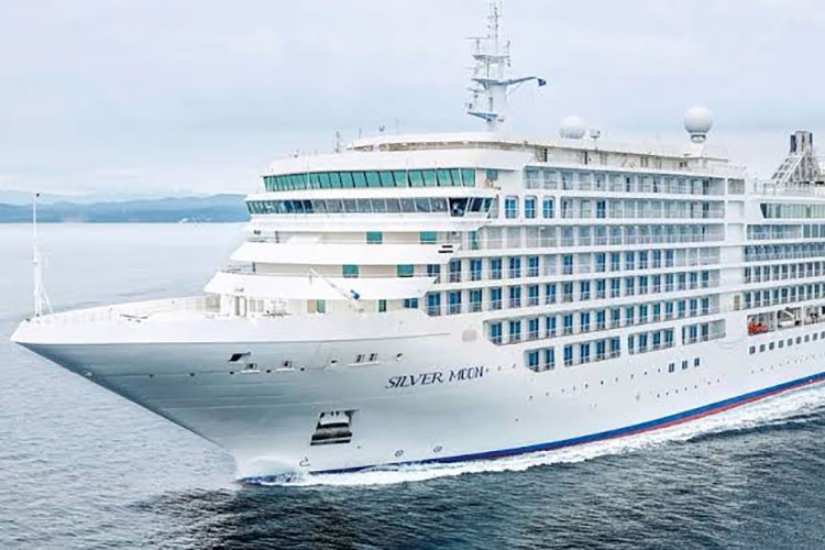 Yolcu gemisi Silver Moon'u ağırladı