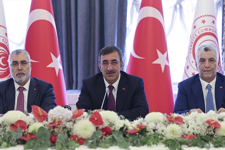 "Döviz kazandırıcı faaliyetlerin geliştirilmesi gerekiyor"