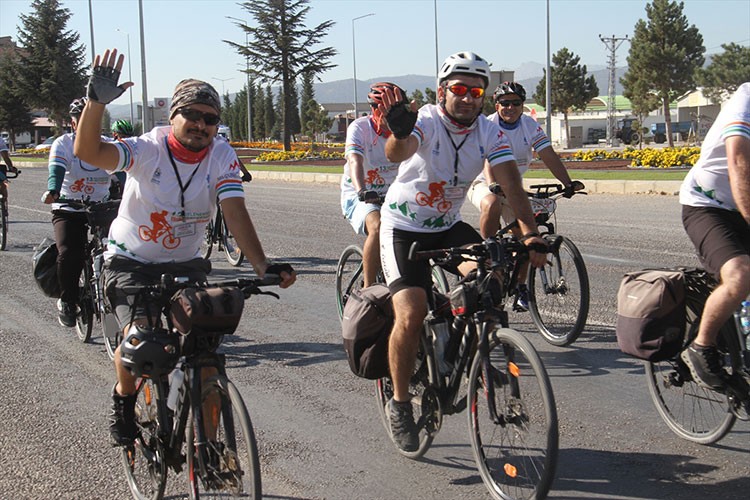 Beyşehir Gölü kenarında düzenlenen bisiklet festivali başladı