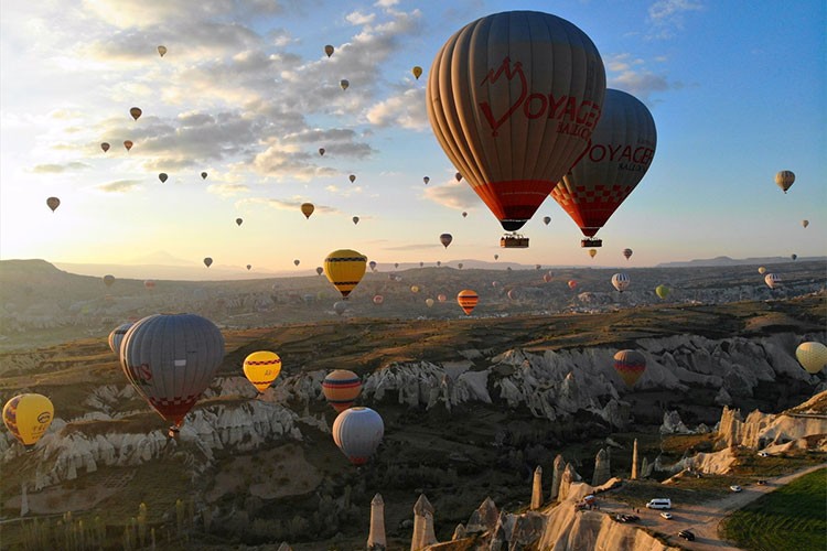 Sıcak hava balon uçuşlarında yolcu sayısı rekoru kırıldı