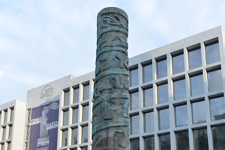 CUMHURİYETİN 100. YILI HEYKELİ GÖRKEMLİ BİR DAVET İLE SANATSEVERLERLE BULUŞTU