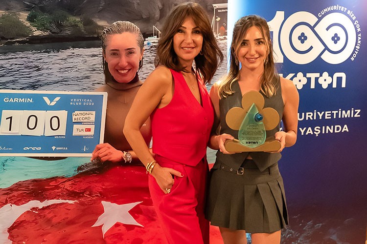 100 metre dalış rekorunu özel bir gece ile kutladı